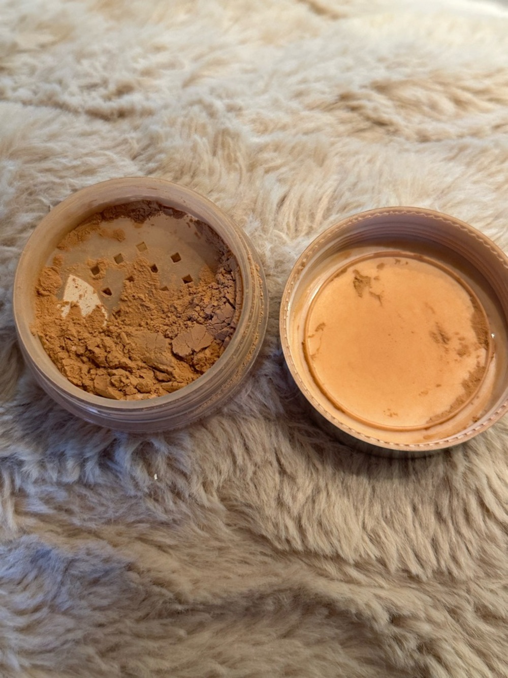 it cosmetics bye bye pores Loose Setting Powder in MEDIUM